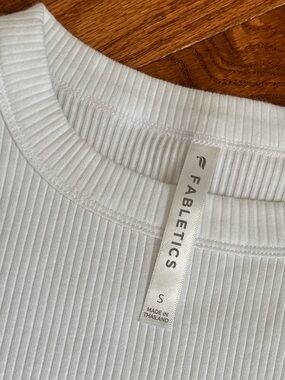 Women’s Fabletics Crop Top